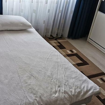 Luxury Apartment With Two Bedrooms And Large Living Room, 100 Square Meters, City Center Oradea Exterior photo