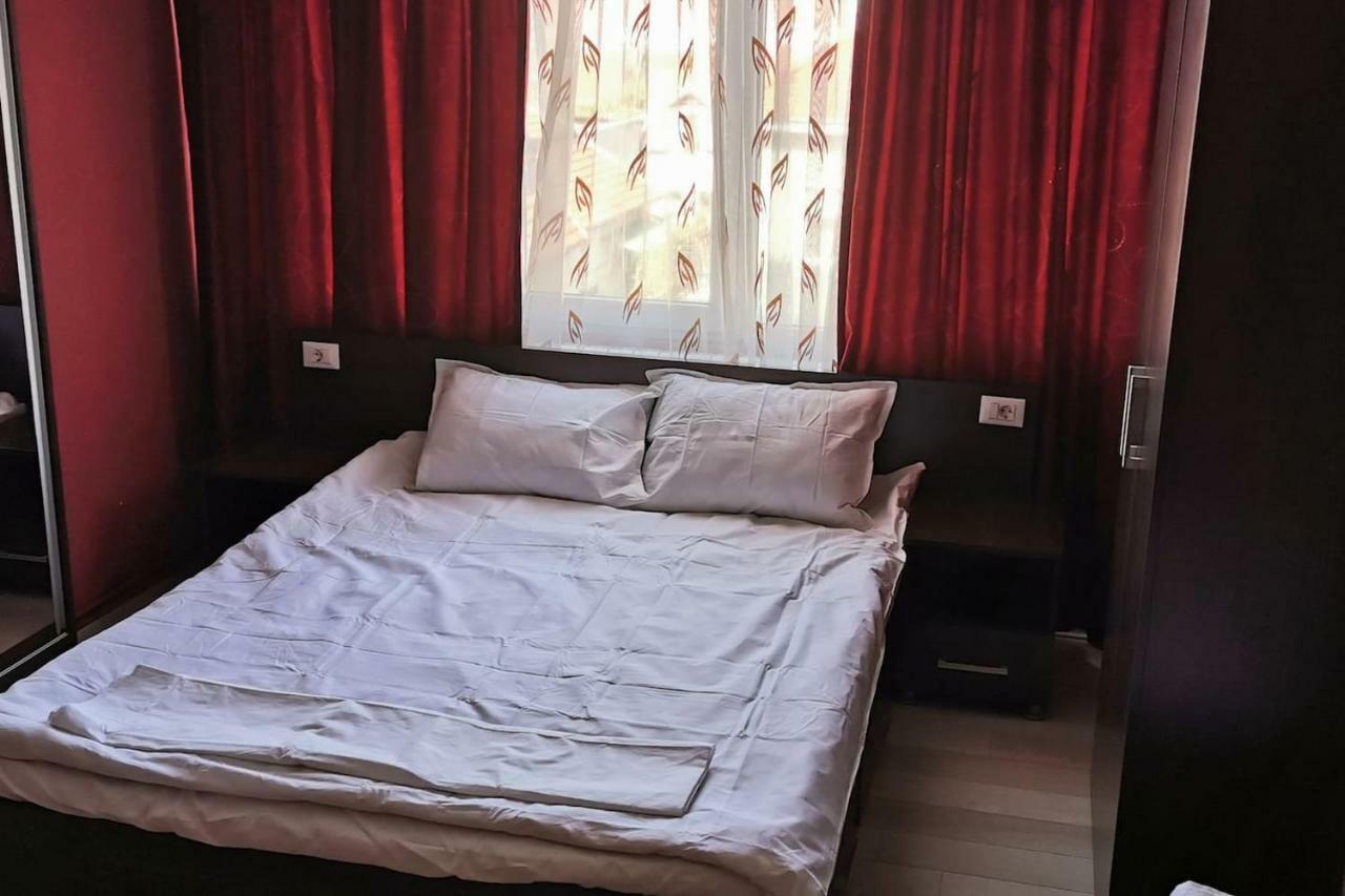 Luxury Apartment With Two Bedrooms And Large Living Room, 100 Square Meters, City Center Oradea Exterior photo