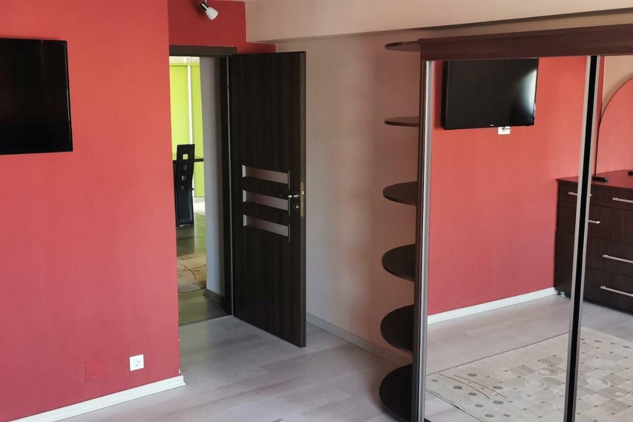 Luxury Apartment With Two Bedrooms And Large Living Room, 100 Square Meters, City Center Oradea Exterior photo