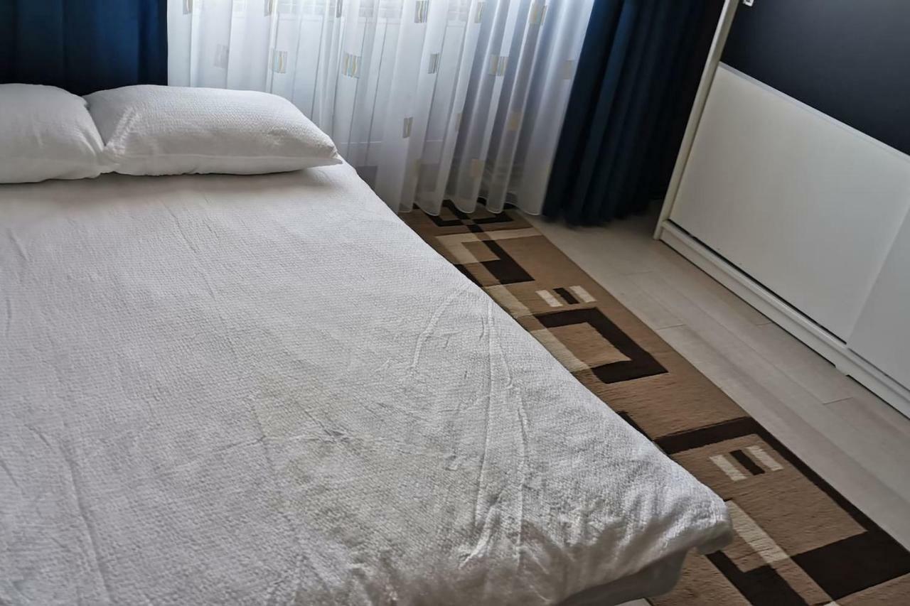 Luxury Apartment With Two Bedrooms And Large Living Room, 100 Square Meters, City Center Oradea Exterior photo