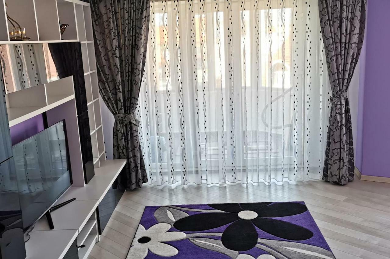 Luxury Apartment With Two Bedrooms And Large Living Room, 100 Square Meters, City Center Oradea Exterior photo