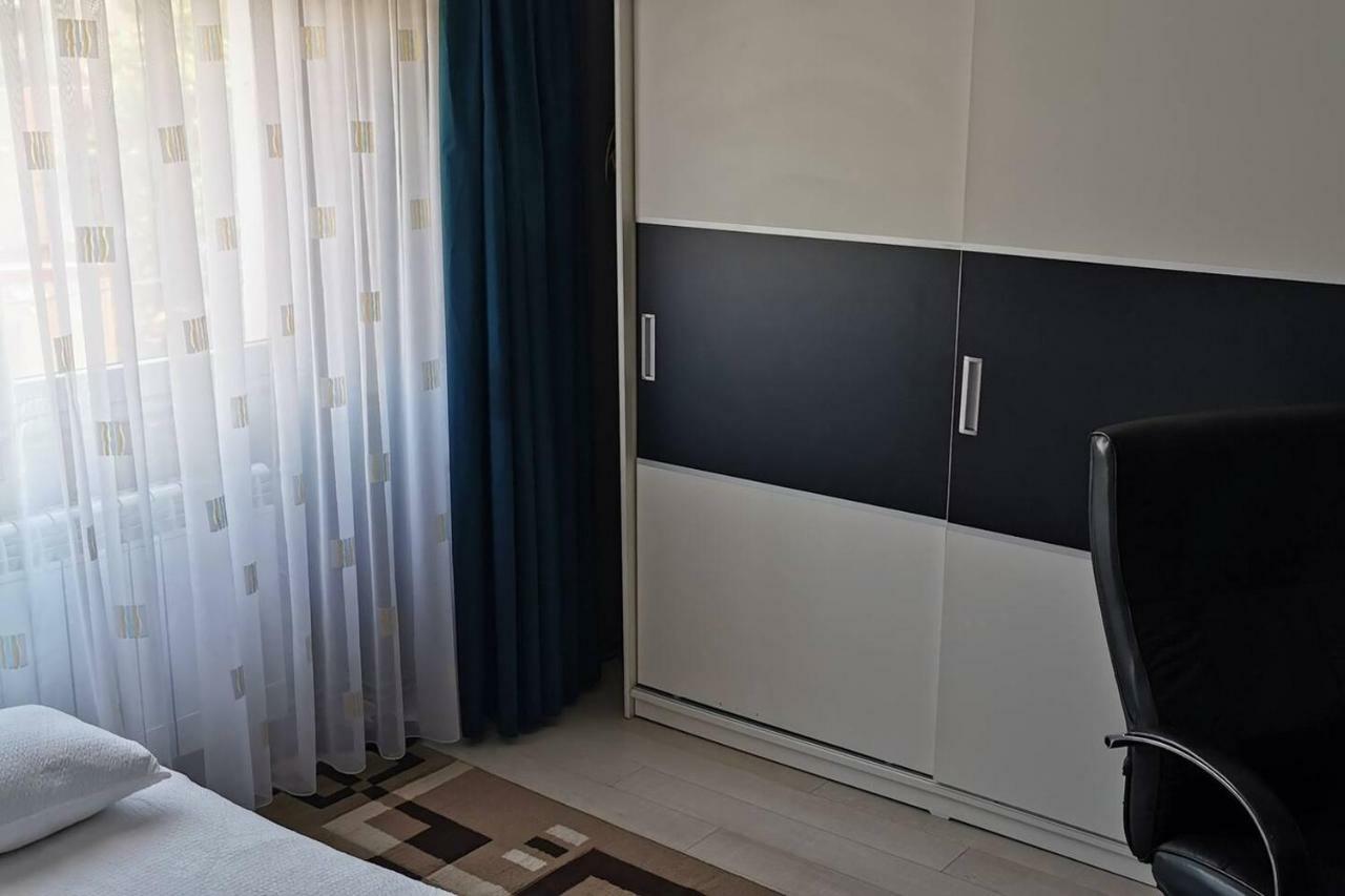 Luxury Apartment With Two Bedrooms And Large Living Room, 100 Square Meters, City Center Oradea Exterior photo